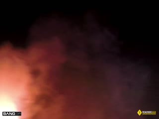[欧美] 白富美小姐姐野外车子抛锚，用美丽肉体回报道路救援的大哥～